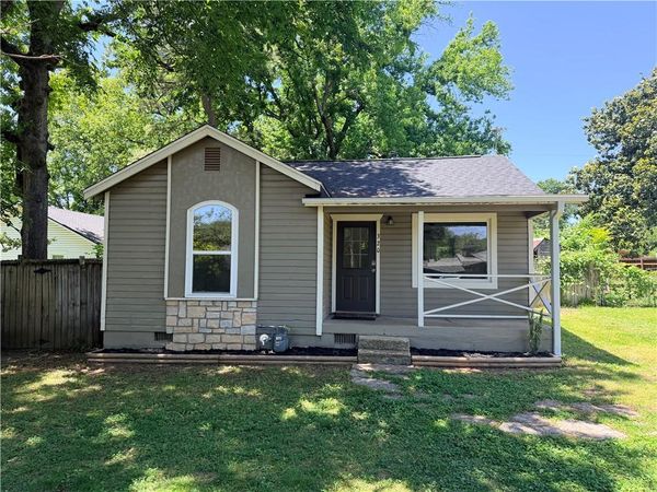 320 S Garrett Street , Siloam Springs, AR 72761