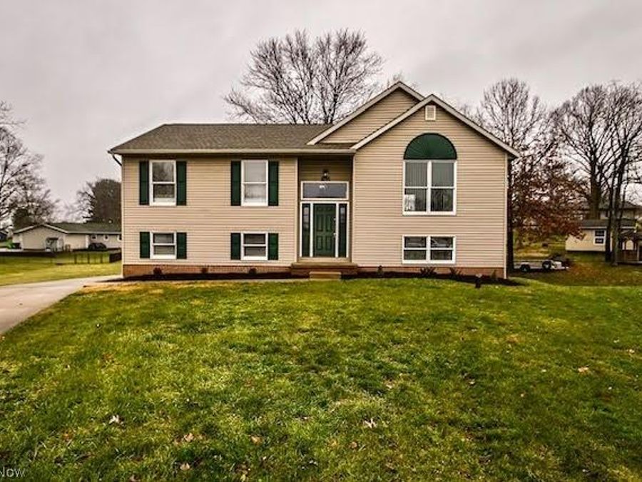 2391 Libra Circle SW, Canton, OH 44706 Photo 1