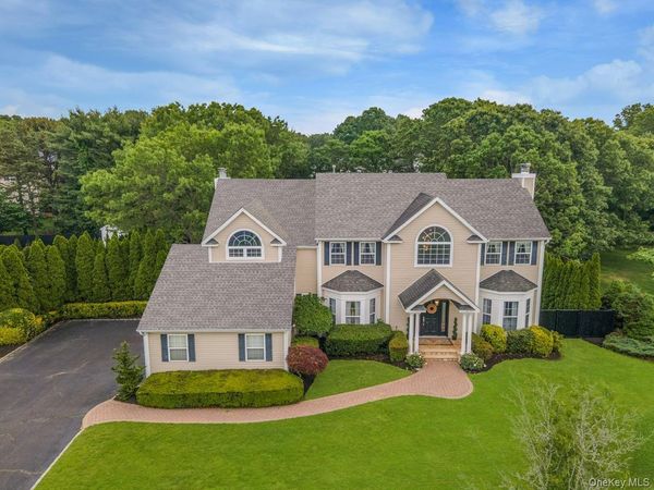 9 Homecoming Place , East Setauket, NY 11733