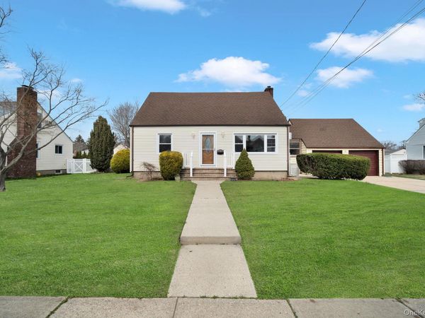 77 Spencer Street , Farmingdale, NY 11735