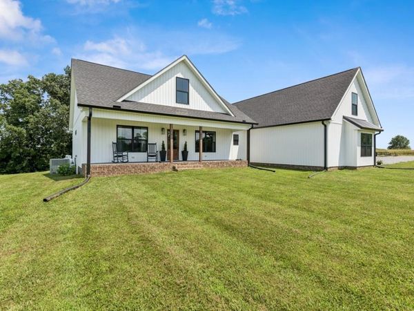 2590 Oakdale Rd , Westmoreland, TN 37186