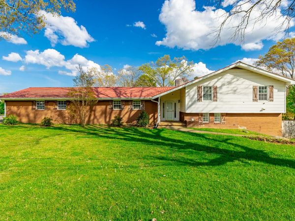 568 Poplar Street , Trenton, GA 30752