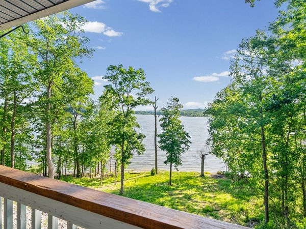438 Harbor Dr , Bumpus Mills, TN 37028