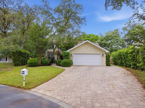 2807 Lee Trevino Court, Shalimar, FL 32579