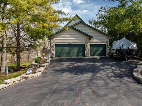 1700 Candlewick Drive, Poplar Grove, IL 61065