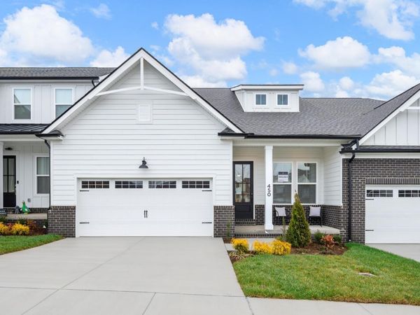 460 Buckwood Avenue W, Thompsons Station, TN 37179