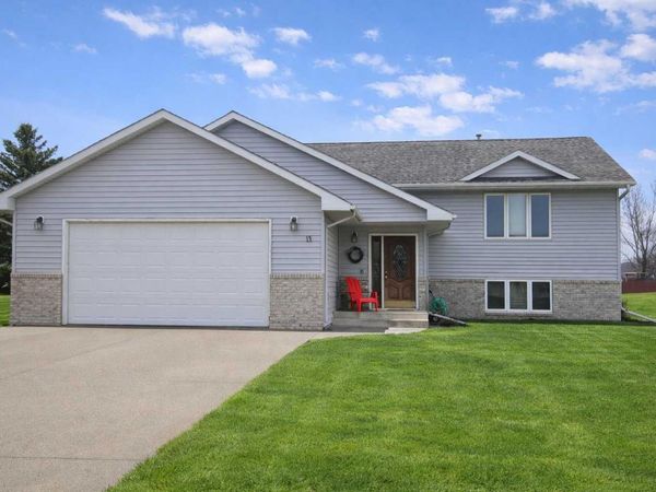 13 Riverside Road , Morris, MN 56267