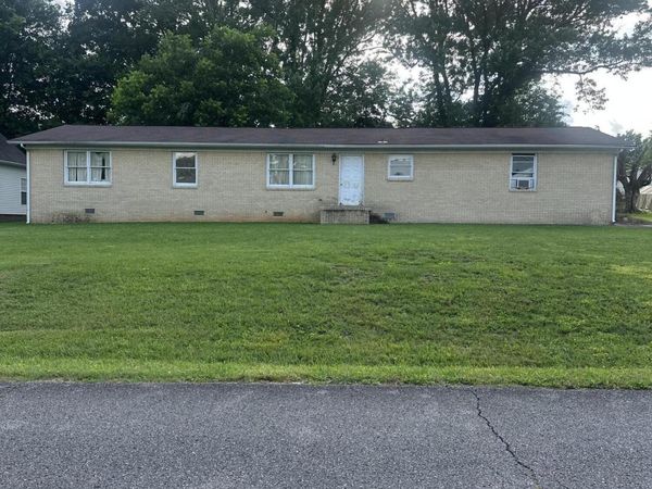 301 NW Grove Ave, Cleveland, TN 37311