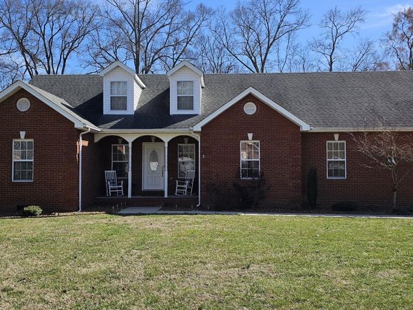 215 Woodson Dr , Tullahoma, TN 37388