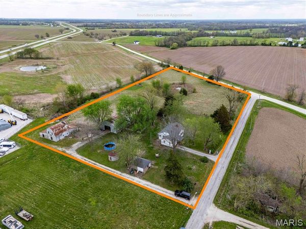21061 Pike 307 , Bowling Green, MO 63334