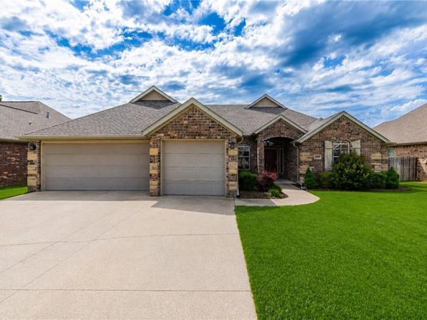 4600 SW Skyline Street , Bentonville, AR 72713