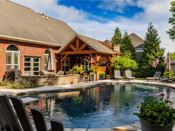 200 NW Yukon Trail , Bentonville, AR 72712