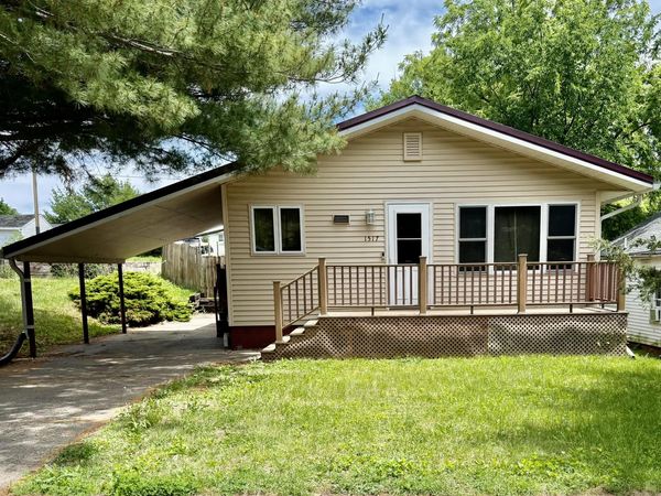 1517 1ST AVE, Muscatine, IA 52761