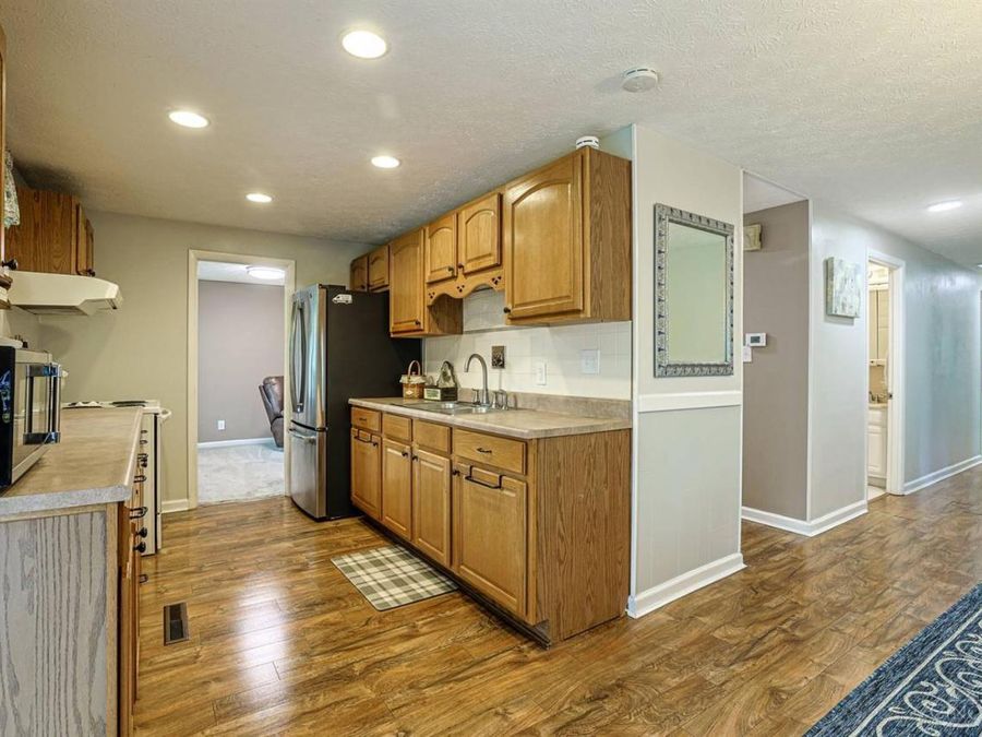 877 Tivoli Lane, Springdale, OH 45246 Photo 13
