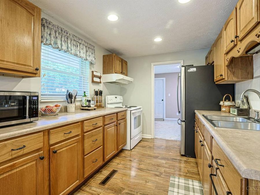 877 Tivoli Lane, Springdale, OH 45246 Photo 14