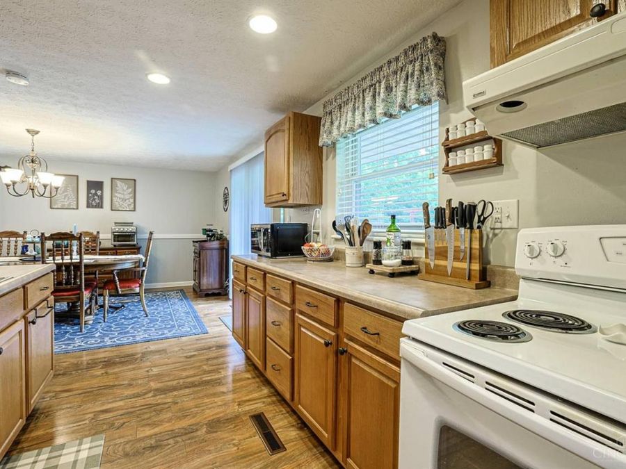 877 Tivoli Lane, Springdale, OH 45246 Photo 16