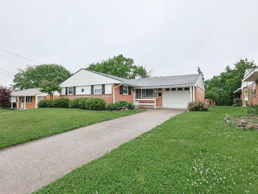 877 Tivoli Lane, Springdale, OH 45246 Photo 2