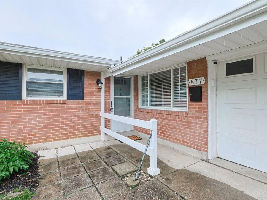 877 Tivoli Lane, Springdale, OH 45246 Photo 4