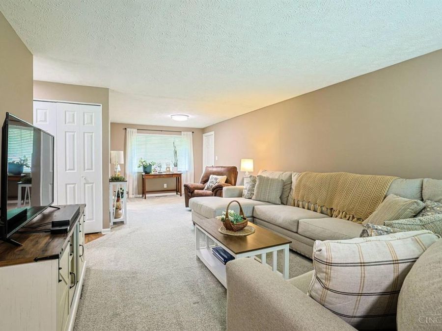 877 Tivoli Lane, Springdale, OH 45246 Photo 6