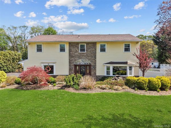 12 Mansfield Lane S, East Northport, NY 11731