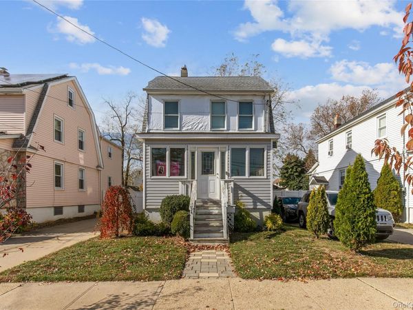 34 Avondale Street , Valley Stream, NY 11581