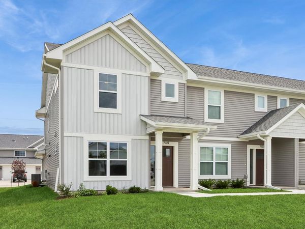 7021 Harlan Eddy Drive SW, Cedar Rapids, IA 52404