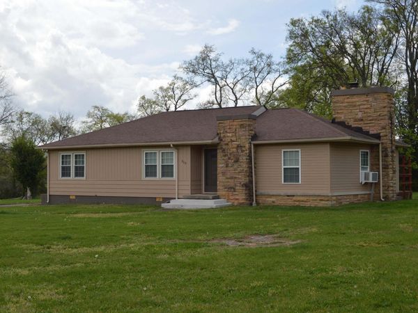 305 Peacock St , Bell Buckle, TN 37020