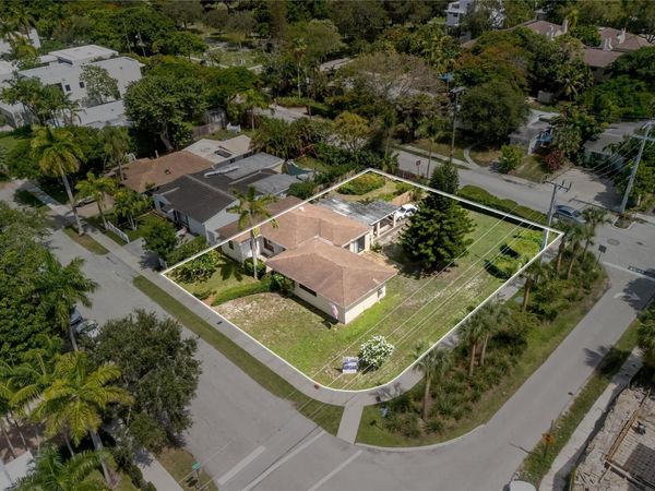 904 SE 11th Court, Fort Lauderdale, FL 33316