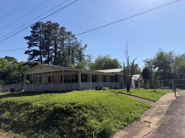 85 AMMONS RD, Selmer, TN 38372