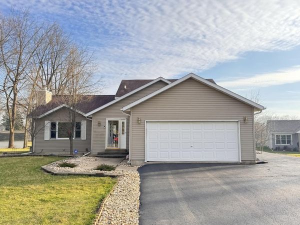 406 N Clover Court, Dixon, IL 61021