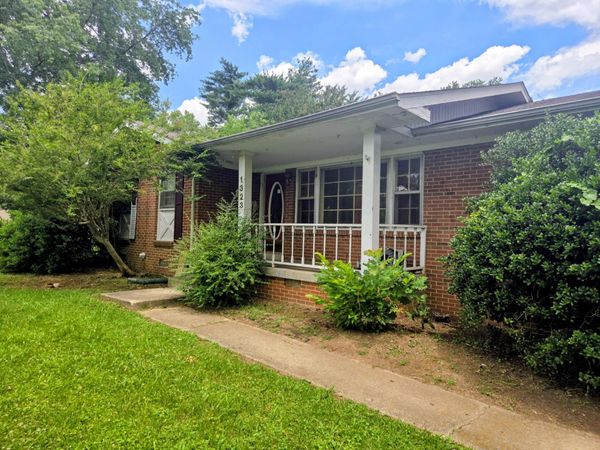 1323 Lakeshore Dr , Murfreesboro, TN 37130
