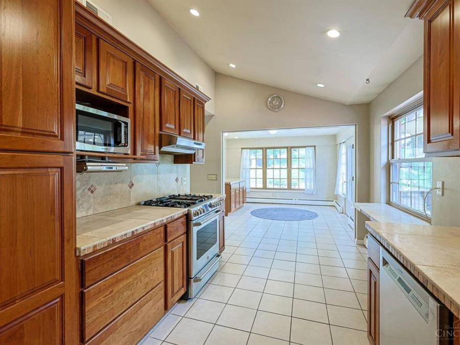 2443 Hunt Road, Reading, OH 45215 Photo 10