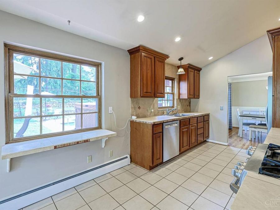 2443 Hunt Road, Reading, OH 45215 Photo 12