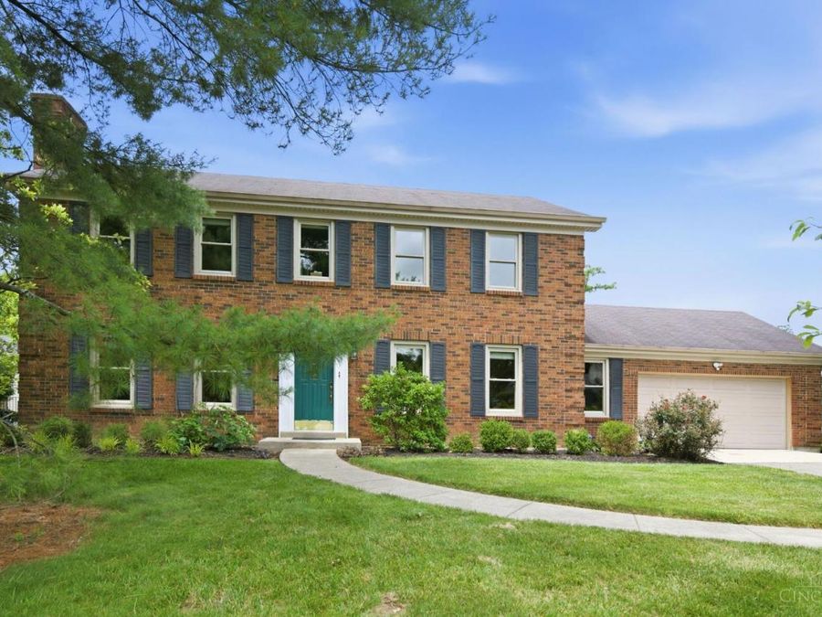 9499 Benchmark Lane, Blue Ash, OH 45242 Photo 2