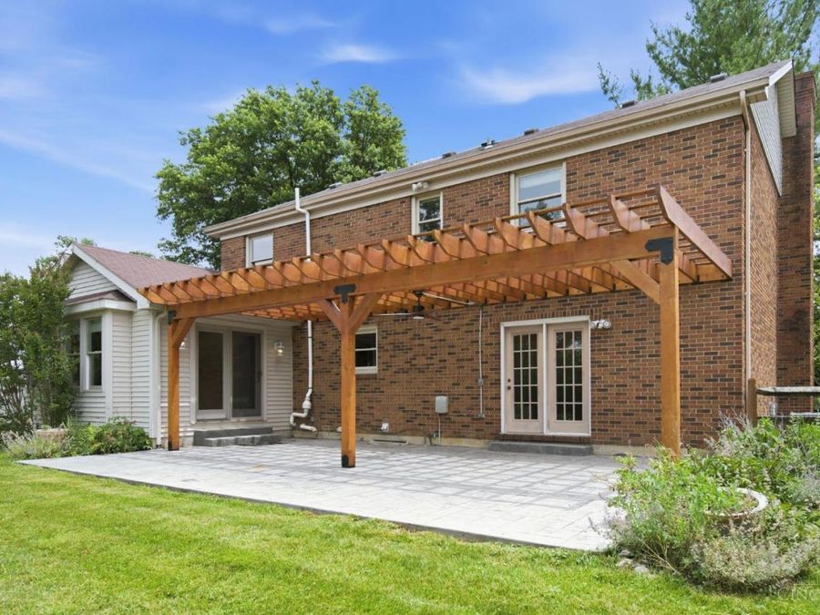 9499 Benchmark Lane, Blue Ash, OH 45242 Photo 3