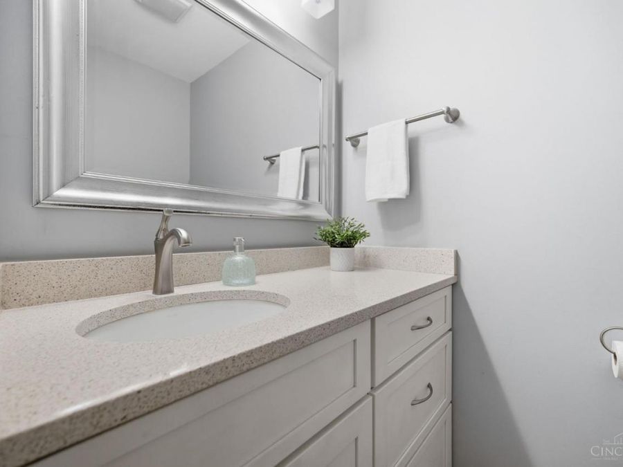 9499 Benchmark Lane, Blue Ash, OH 45242 Photo 42