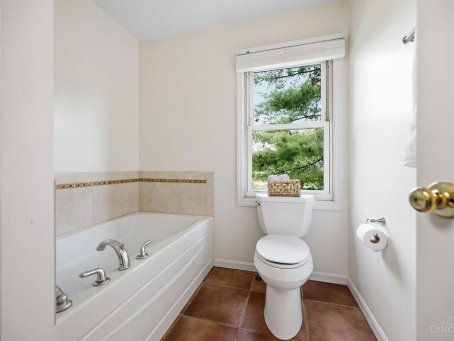 9499 Benchmark Lane, Blue Ash, OH 45242 Photo 48