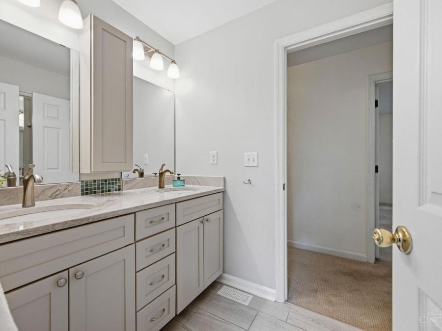 9499 Benchmark Lane, Blue Ash, OH 45242 Photo 62