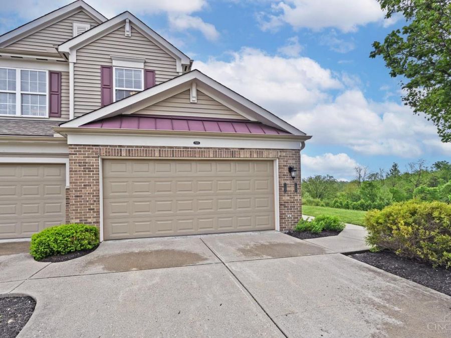 7302 Bridge Point Drive, Cincinnati, OH 45248 Photo 3