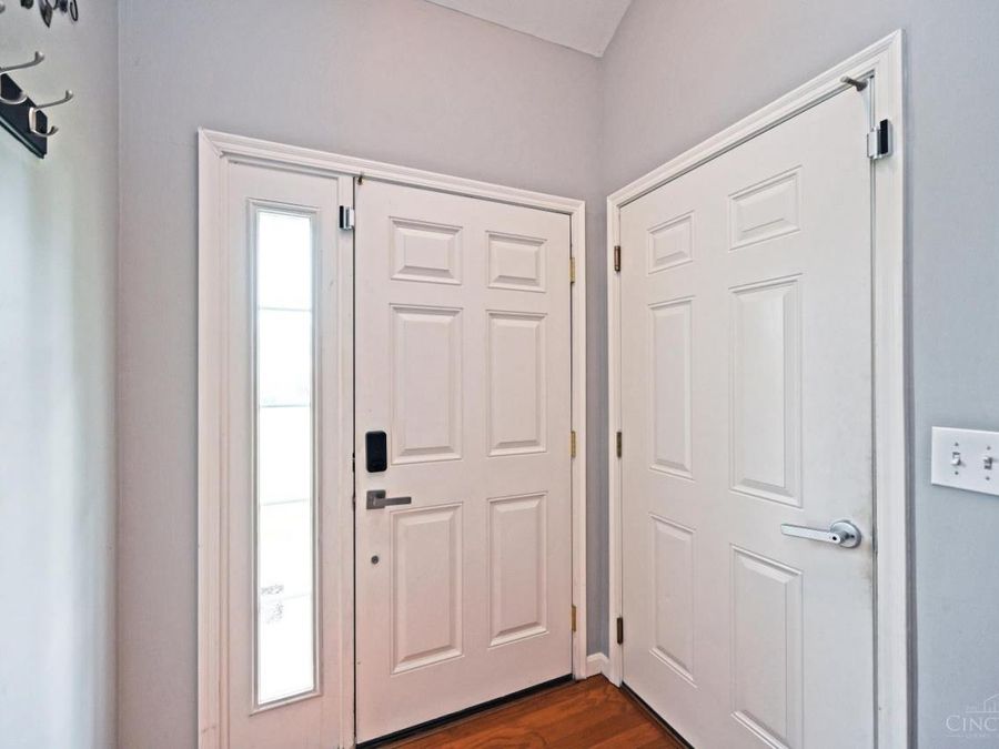 7302 Bridge Point Drive, Cincinnati, OH 45248 Photo 6