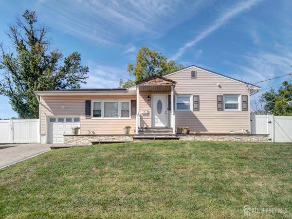 17 Thelma Court , Colonia, NJ 07067