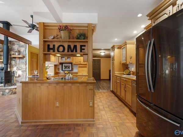 913 Woodall Lane NW, Huntsville, AL 35816