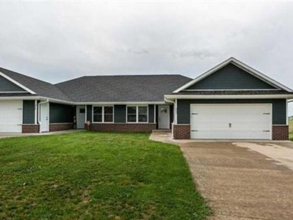 402 Angela Jean Circle, Peosta, IA 52068