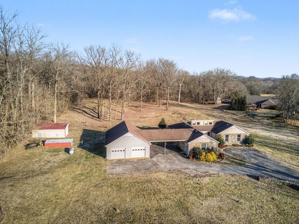 634 Still Pond Road , Columbia, TN 38401