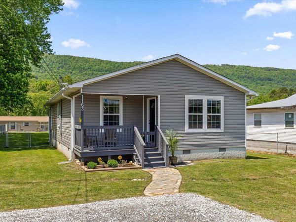 1163 N Main Street , Whitwell, TN 37397