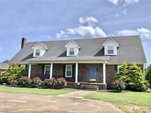 405 Robins St E, Lawrenceburg, TN 38464