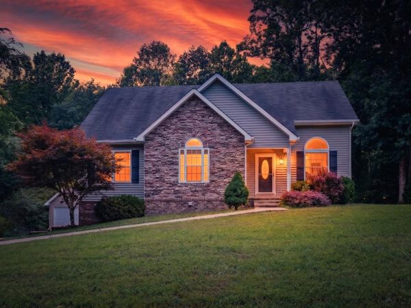 506 Daugherty Ln , Burns, TN 37029
