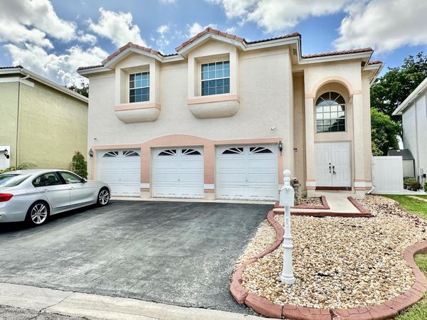 2572 NW 79th Avenue , Margate, FL 33063