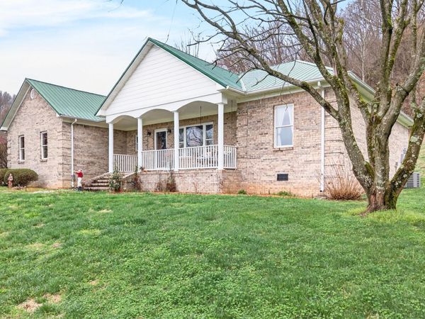 444 Mackie Rd , Sparta, TN 38583