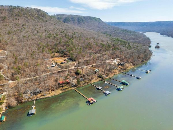 7286 Mullins Cove Road , Whitwell, TN 37397